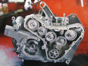 Moteur Jonghi entièrement restauré par Machines et Moteurs