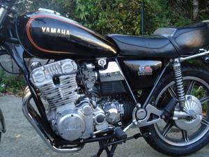 yamaha-750-xs-chez-machines-et-moteurs-le-specialiste-des-norton-et-triumph