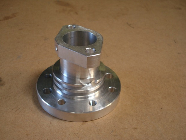 Pipe admission spéciale pour Triumph Bonneville 750 usiné par Machines et Moteurs.
